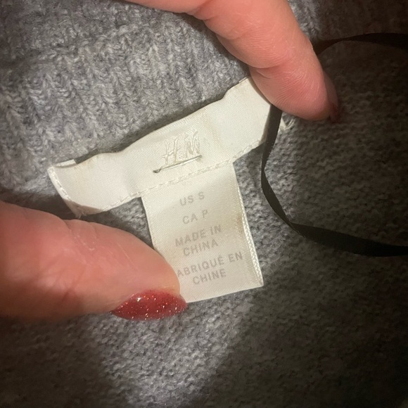 H&M Grey collared sweater with pearl design size Small - Picture 6 of 10